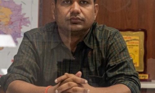 सूरजपुर के वरिष्ठ पत्रकार उपेंद्र दुबे के परिवार के मृत सदस्यों को कलेक्टर ने दी श्रद्धान्जलि…