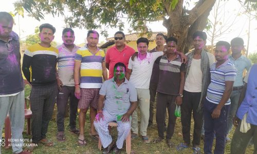विधायक बृहस्पत सिंह बाइक से पहुंचे ग्रामवासियों के बीच जमकर खेली होली क्षेत्रवासियों को होली की दी बधाई….
