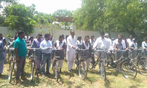 सरस्वती साइकल वितरण योजना के तहत छात्राओं को की गई साइकिल वितरित, छत्तीसगढ़ सरकार की अभिनव योजना – सुनील सिंह