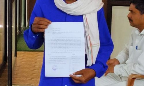 रोजगार सहायक का कारनामा, कलेक्टर कार्यालय में लिखित शिकायत कर…ग्रामीण मजदूर ने लगाया न्याय की गुहार