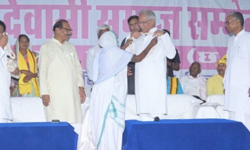 ब्रेकिंग न्यूज : मुख्यमंत्री भूपेश बघेल ने सूरजपुर में आदिवासी समाज सम्मेलन में की घोषणा…..