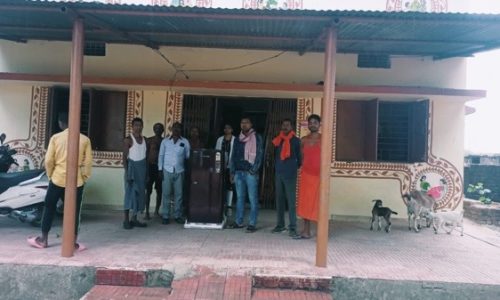 लखनपुर जनपद उपाध्यक्ष अमित सिंह देव ने अमल भट्टी उप स्वास्थ्य केंद्र में फ्रिज किया प्रदान……