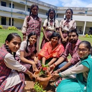 डीएवी विद्यालय लखनपुर में मनाया गया वृक्षारोपण कार्यक्रम …..