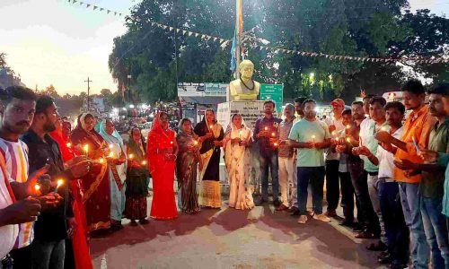 जांजगीर-चांपा जिले के अकलतरा में महिला के साथ दुष्कर्म कर हत्या किए जाने के विरोध में भाजपा पदाधिकारियों ने निकाला कैंडल मार्च….