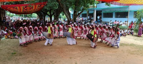 विकास खण्ड फरसाबहार के ग्राम पंचायत – भेलवा में आयोजित आदिवासी सांस्कृतिक कार्यक्रम में शामिल हुए…