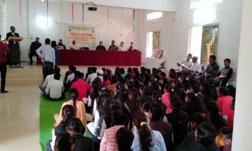 विधिक जागरूकता अभियान के तहत संविधान दिवस के अवसर पर रानी दुर्गावती महाविद्यालय वाड्रफनगर में विधिक साक्षरता शिविर का किया गया आयोजन….
