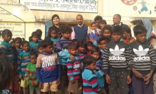 राजस्थान राज्य विद्युत निगम के सहयोग से एसडीएम ने 175 बच्चों को स्वेटर का किया वितरण…..