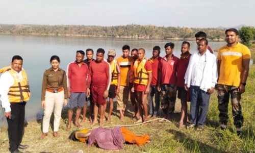 हसदेव नदी में डूबे 2 लोगों के शव को निकाला गया, प्रशासन, पुलिस अमला, एनडीआरएफ की संयुक्त टीम एवं स्थानीय ग्रामीणजनों के सहयोग से….