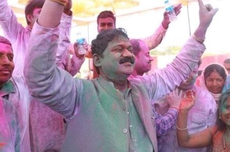 रंग पंचमी के दिन मंत्री अमरजीत भगत ने सीतापुर में खेली गुलाल की होली……