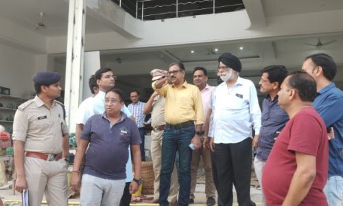 डीआईजी, एसएसपी डी.रविशंकर ने रेस्ट हाउस में स्थानीय ब्यापारीयों एवं पत्रकारों के साथ पत्थलगांव शहर के सार्वजनिक चौक चौराहो में सीसीटीवी लगाने को लेकर बैठक की…..