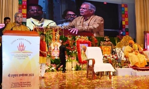 मुख्यमंत्री भूपेश बघेल राजधानी रायपुर में ‘श्री हनुमान जन्मोत्सव‘ में शामिल हुए…..