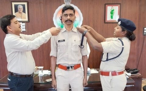 एसआई नीलाम्बर मिश्रा बने टीआई,  पुलिस कप्तान ने स्टार लगा कर दी पदोन्नति अपने कर्तव्यों का निष्ठा पूर्वक करें निर्वहन……