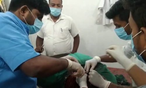 पशु चिकित्सालय वाड्रफनगर में पशुओ का शल्य क्रिया द्वारा सफलता पूर्वक किया जा रहा है उपचार,पशु चिकित्सक ने सिजेरियन ऑपरेशन कर बचाई बकरी की जान….