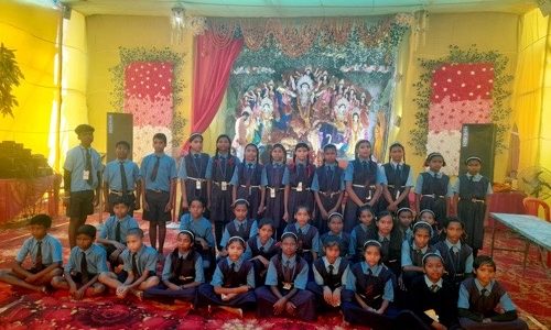 बस्तामुक्त विद्यालय शासकीय पूर्व माध्यमिक शाला रुनियाडीह के बच्चो ने दुर्गा पंडालों का किया भ्रमण….