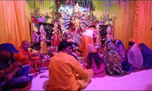 वाड्रफनगर में नवरात्रि पर्व बड़े ही भक्ति भाव के साथ मनाया जा रहा है, माता के मंदिर में भक्तों का लग रहा है तांता….